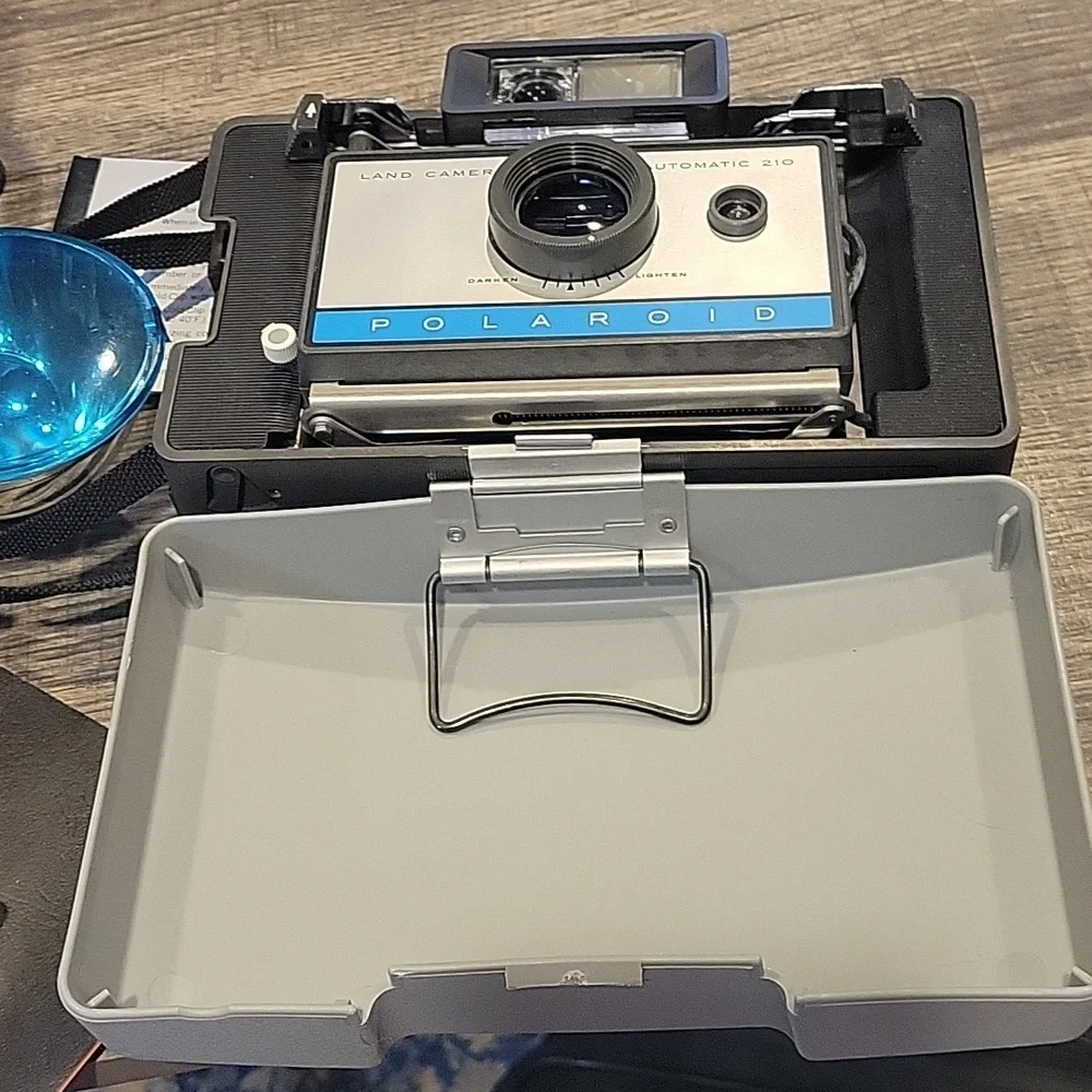 Polaroid Vintage 210 Auto.Land Camera,all Acessories Incl.Accordian type/ GUC